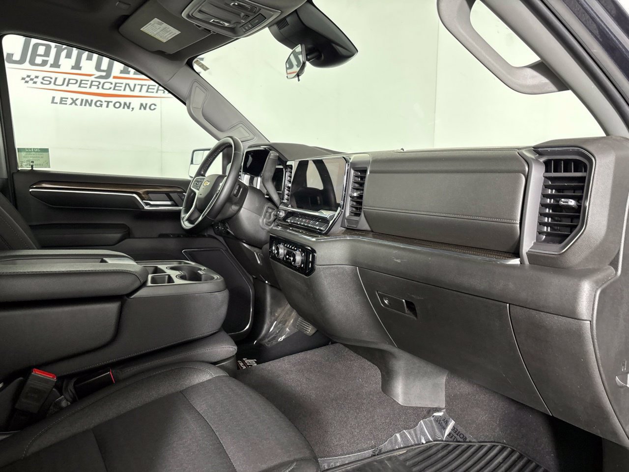 Used 2023 Chevrolet Silverado 1500 LT AWD/4WD image 30