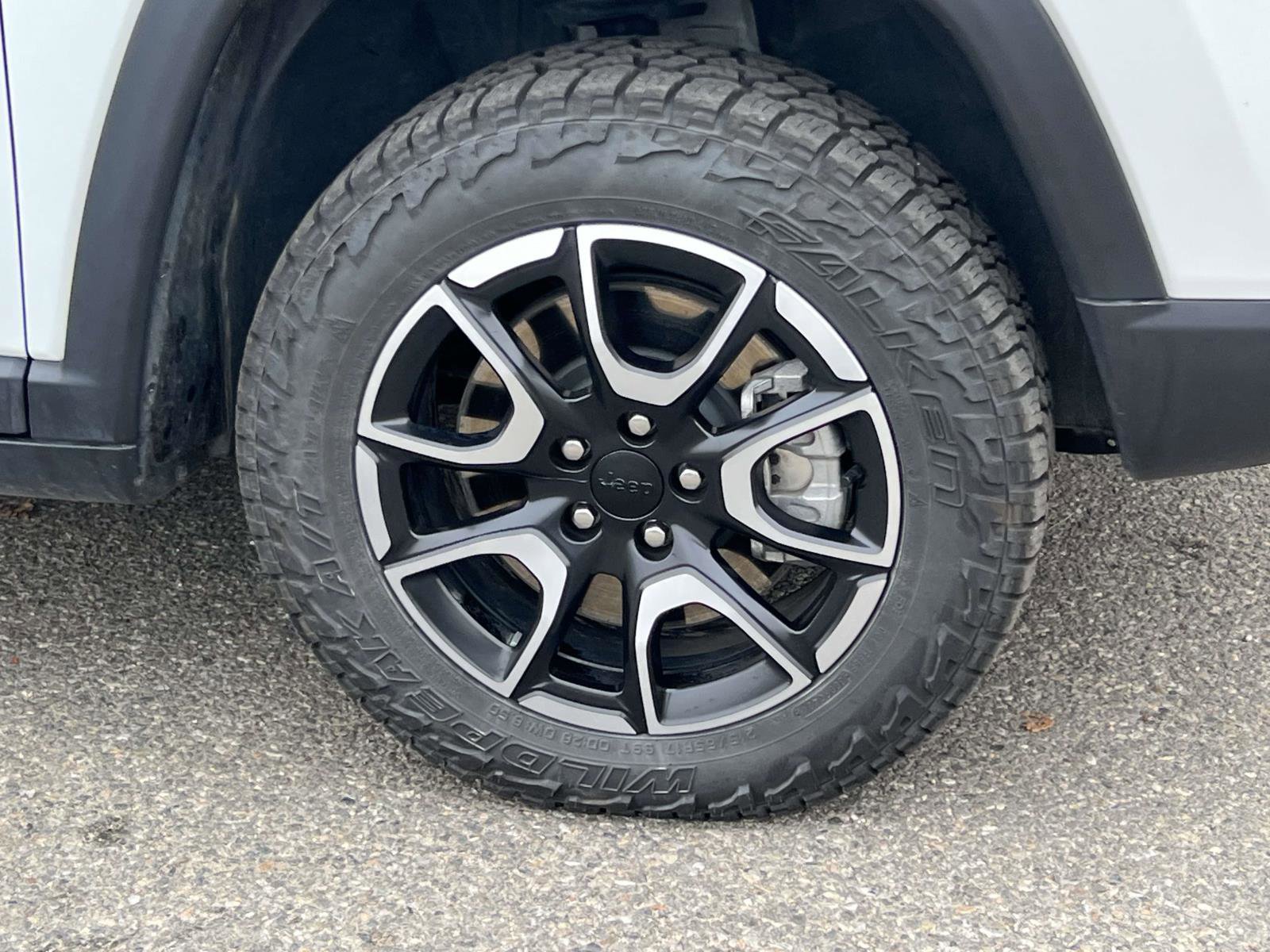 Used 2024 Jeep Compass Trailhawk image 8