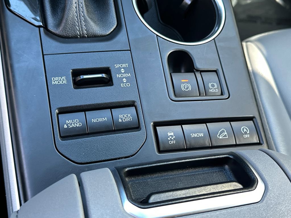 Used 2022 Toyota Highlander XLE image 32