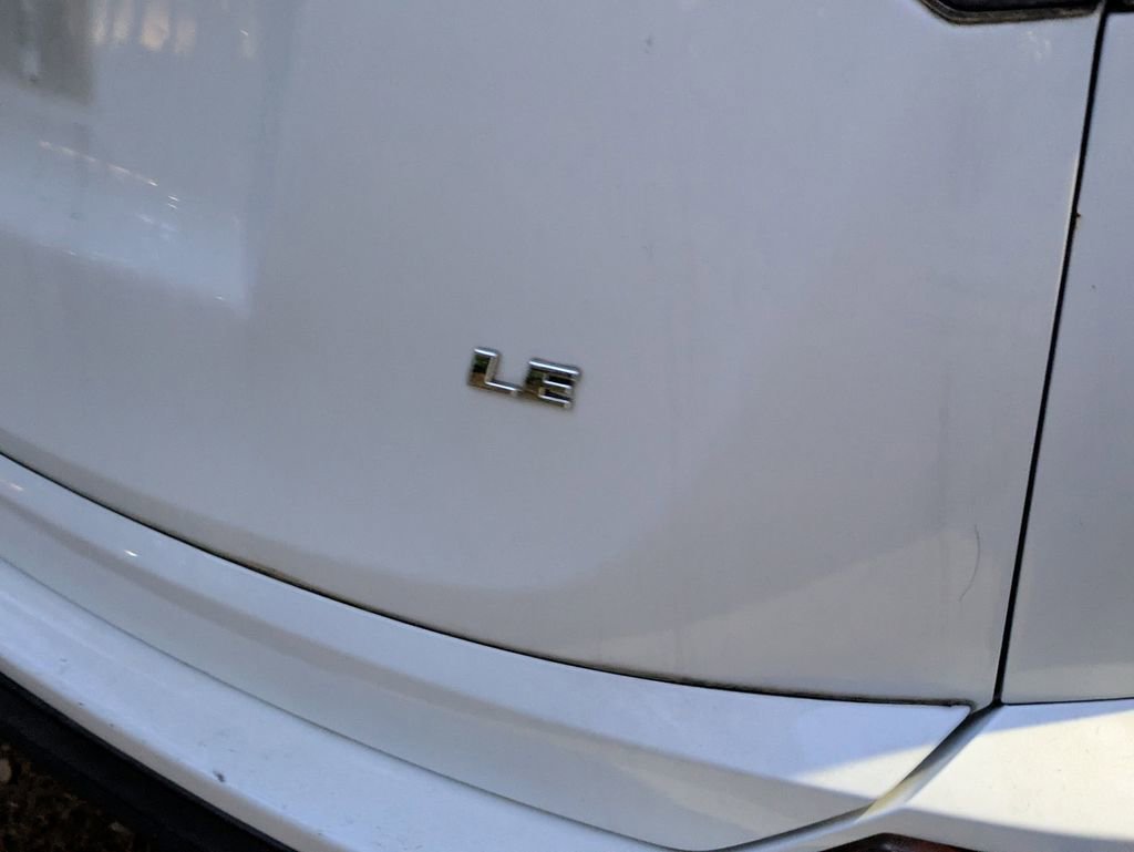 Used 2018 Toyota RAV4 LE image 8