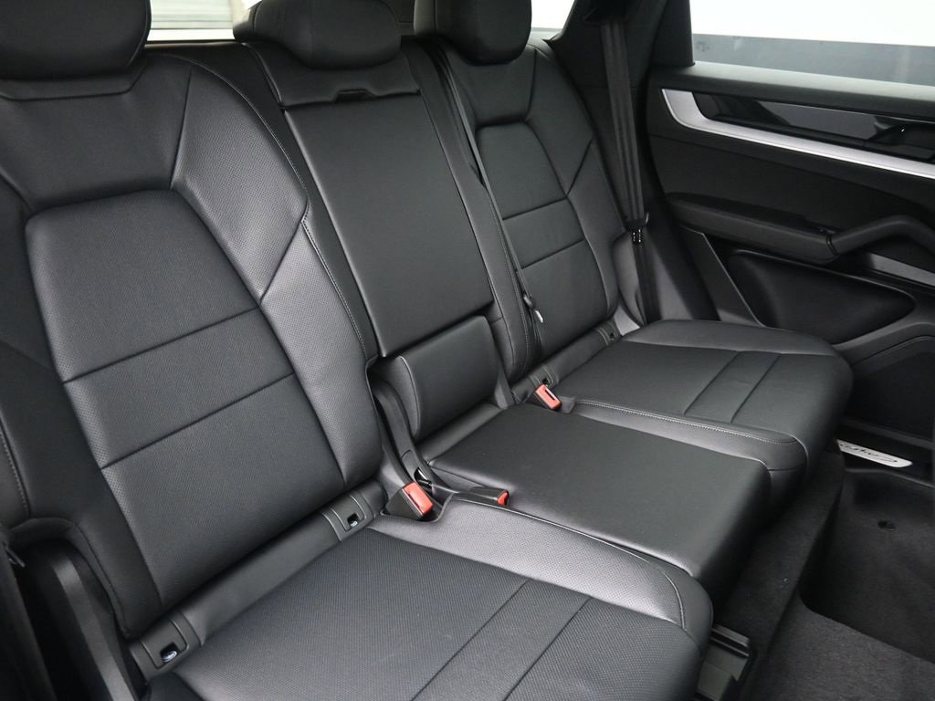 Certified 2025 Porsche Cayenne image 21