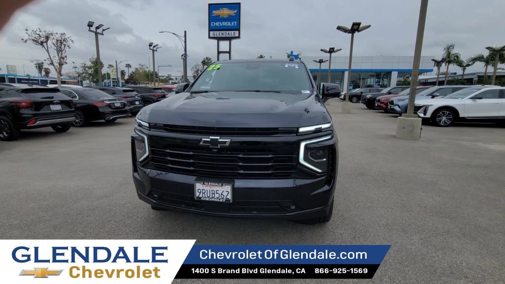 Certified 2025 Chevrolet Suburban RST image 3