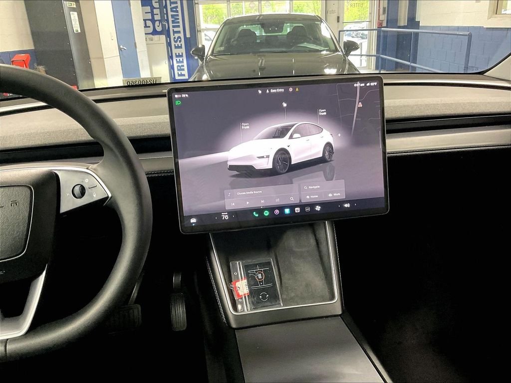 Used 2026 Tesla Model Y AWD image 18