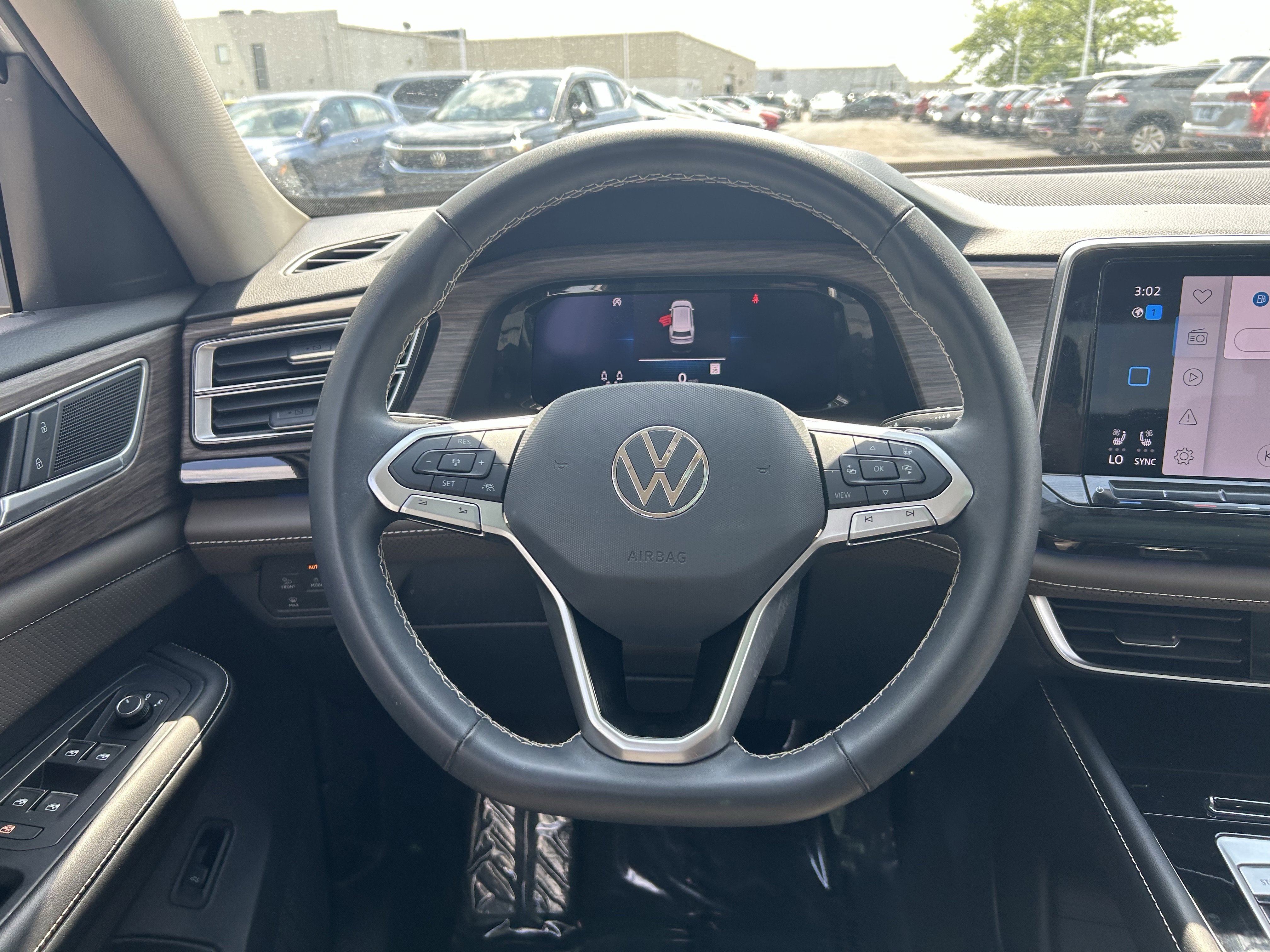 Used 2024 Volkswagen Atlas SEL AWD/4WD image 10