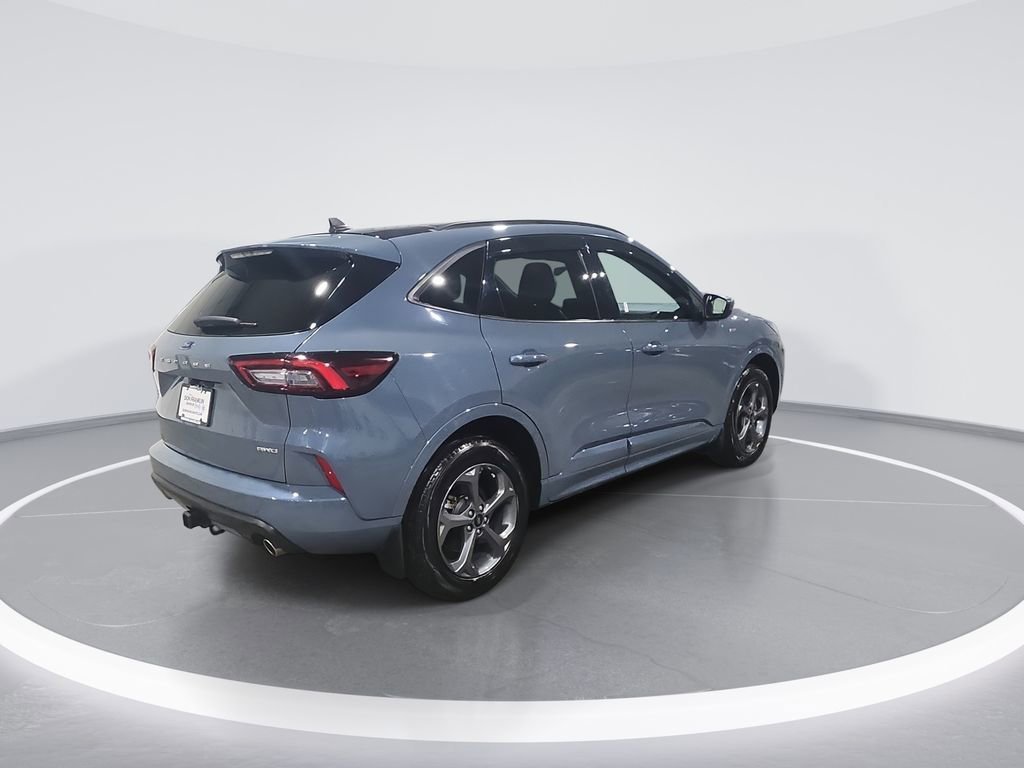 Used 2024 Ford Escape ST-Line Select w/ Class II Trailer Tow Package image 8