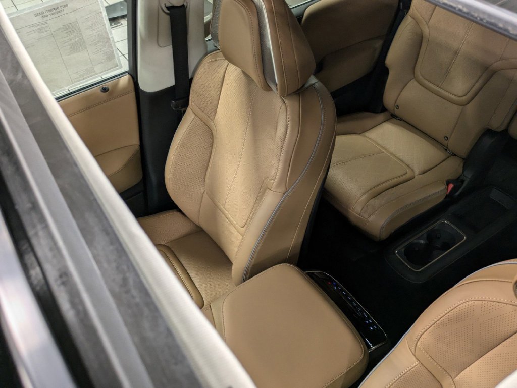 Used 2025 INFINITI QX80 Sensory AWD/4WD image 8