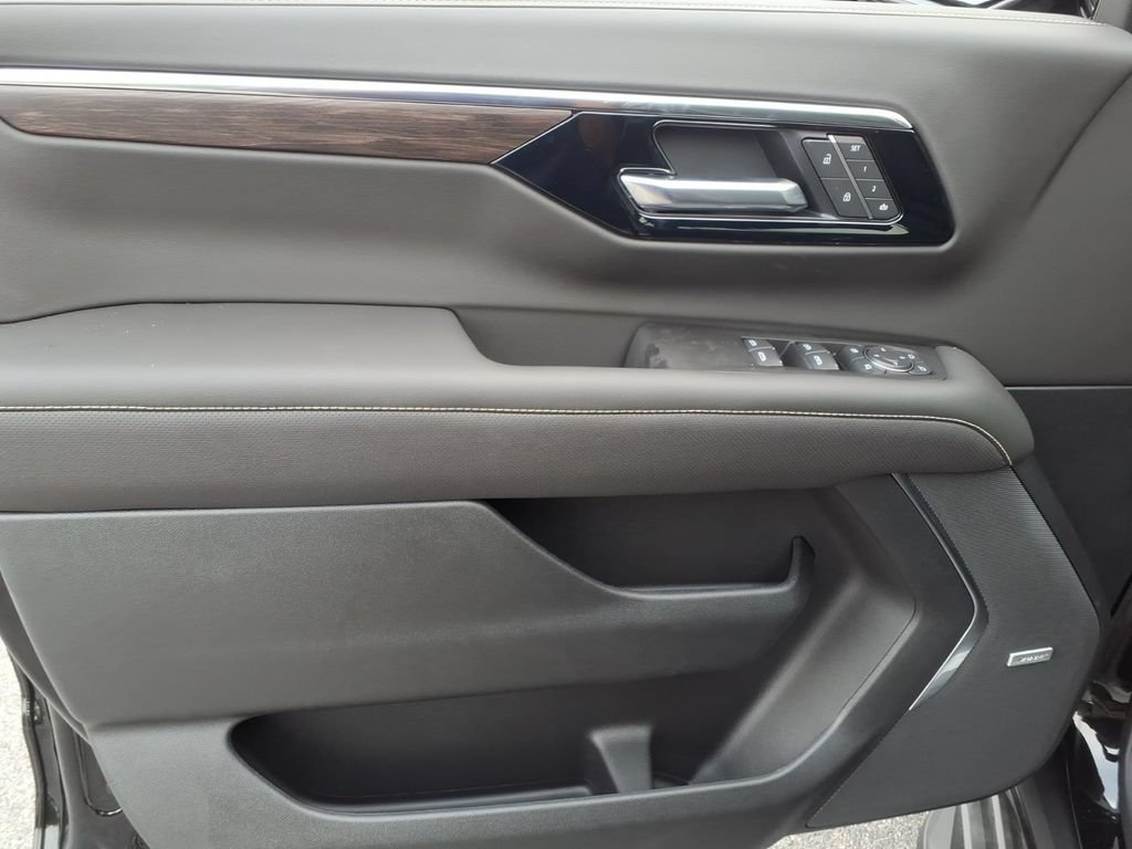 New 2026 Chevrolet Tahoe Premier AWD/4WD image 13