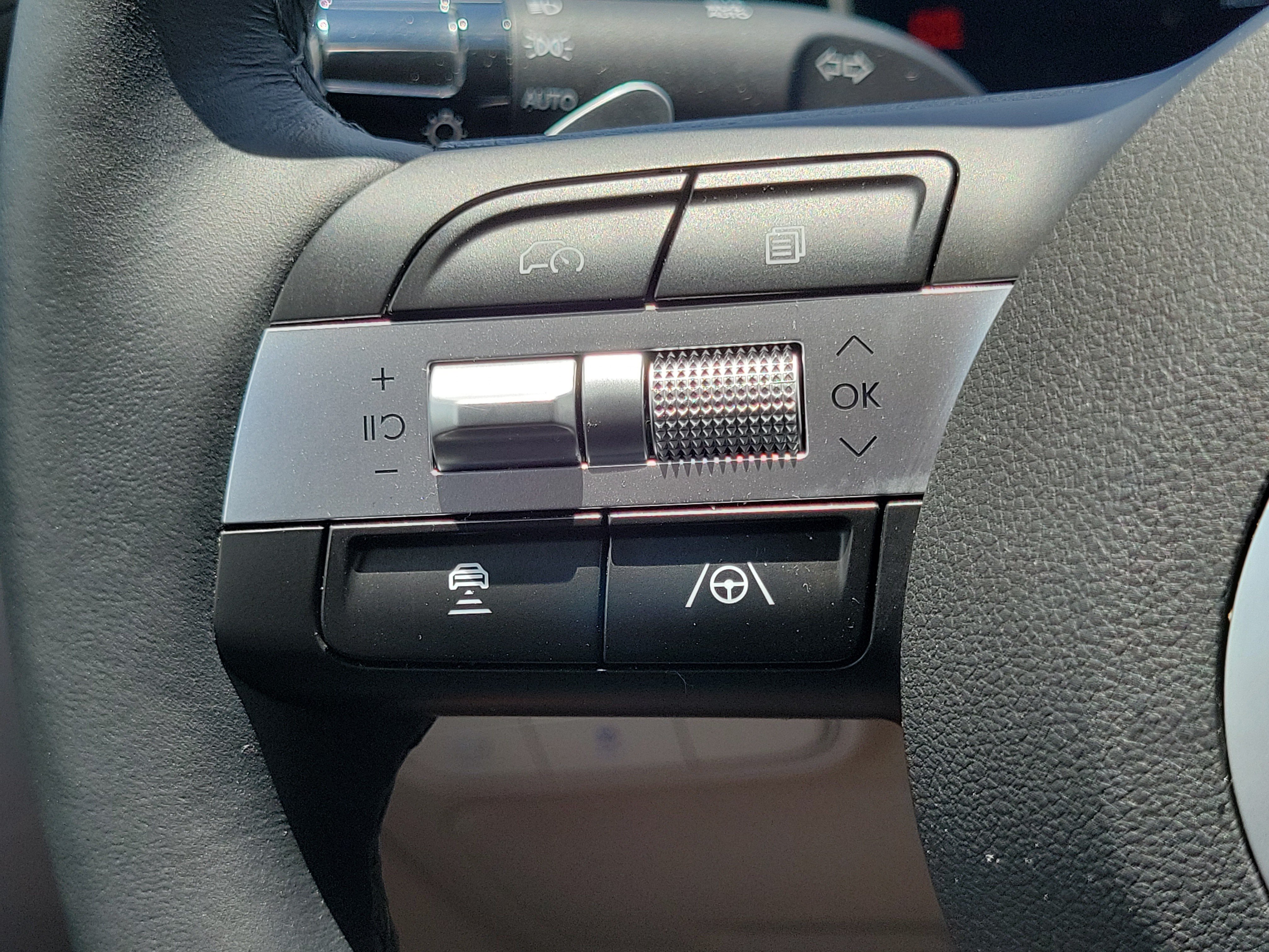 Used 2025 Hyundai Tucson Limited FWD image 28