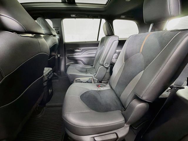 Used 2024 Toyota Grand Highlander AWD Hybrid image 32