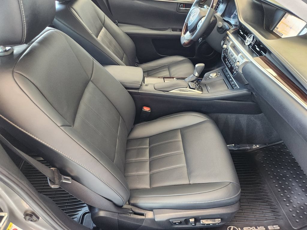 Used 2016 Lexus ES 350 w/ Luxury Package w/Wood Trim FWD image 13