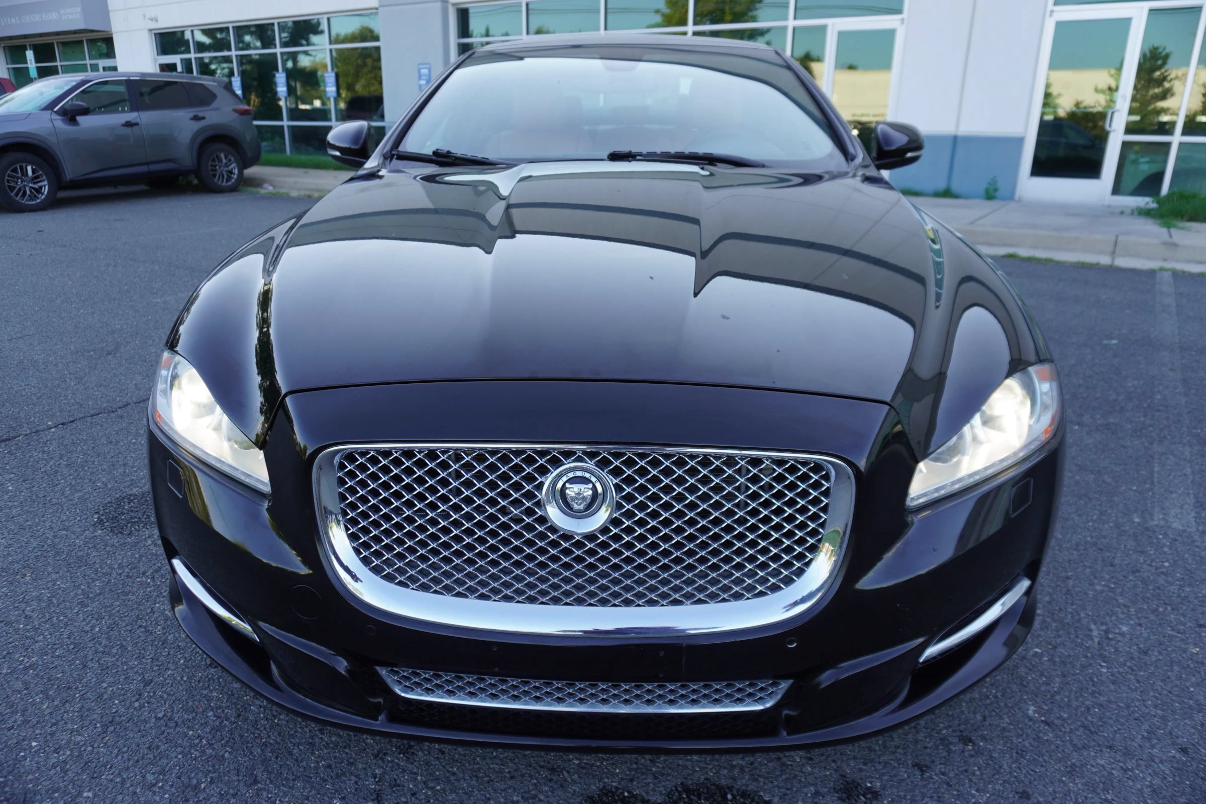 Used 2012 Jaguar XJ Supercharged RWD image 2