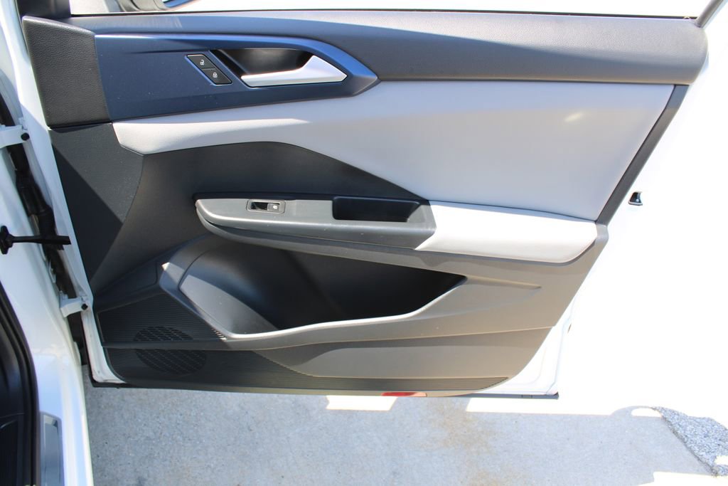 Certified 2023 Volkswagen Taos SE w/ Panoramic Sunroof Package AWD/4WD image 12