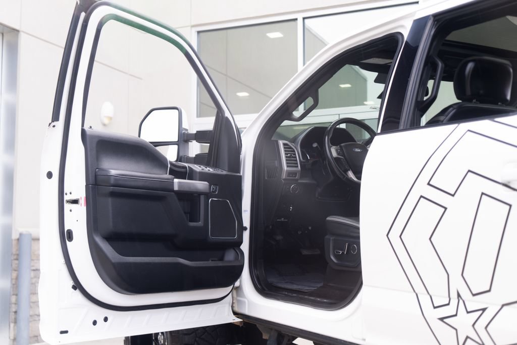 Used 2019 Ford F250 Platinum w/ Platinum Ultimate Package AWD/4WD image 18