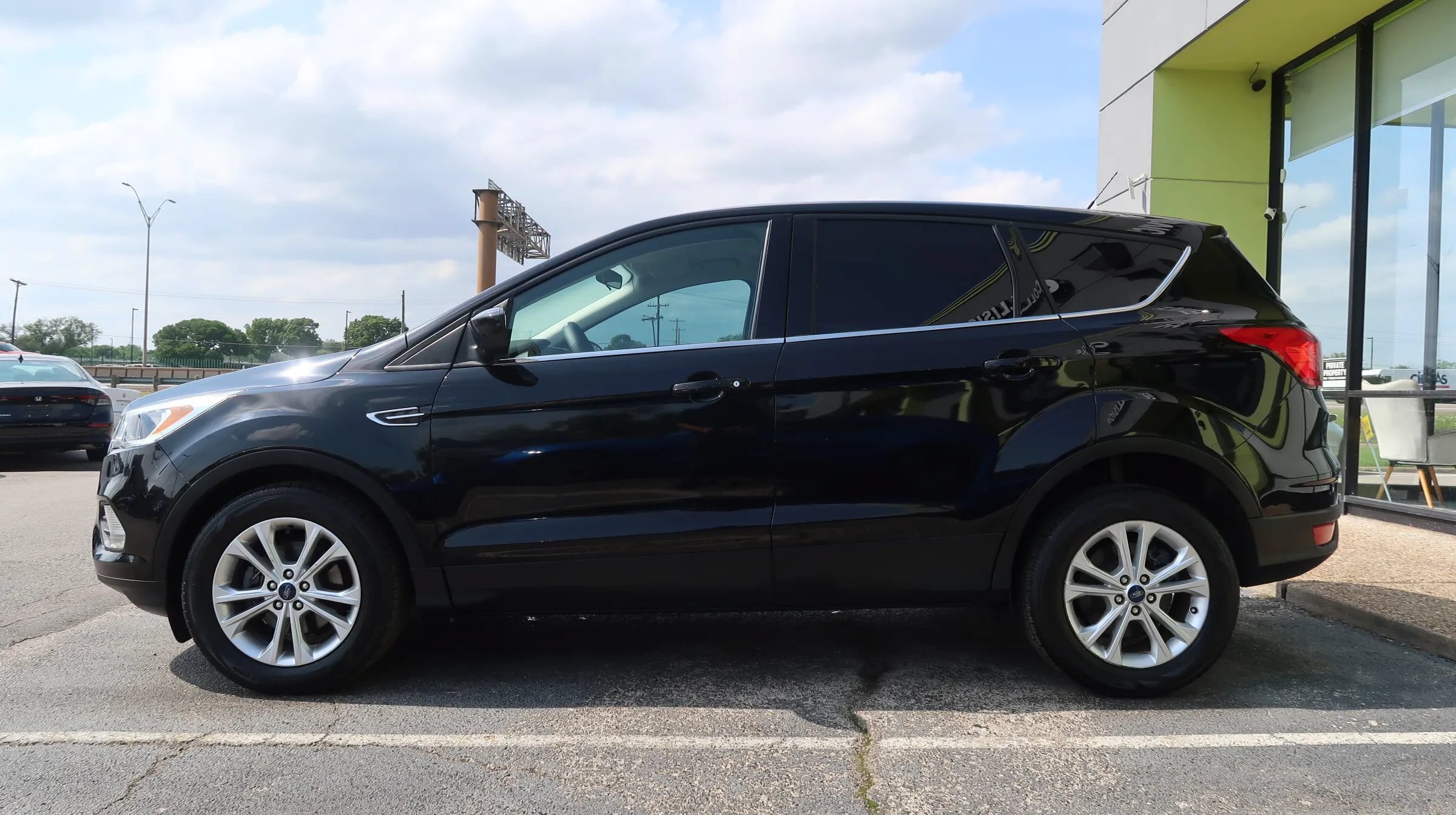 Used 2019 Ford Escape SE FWD image 7