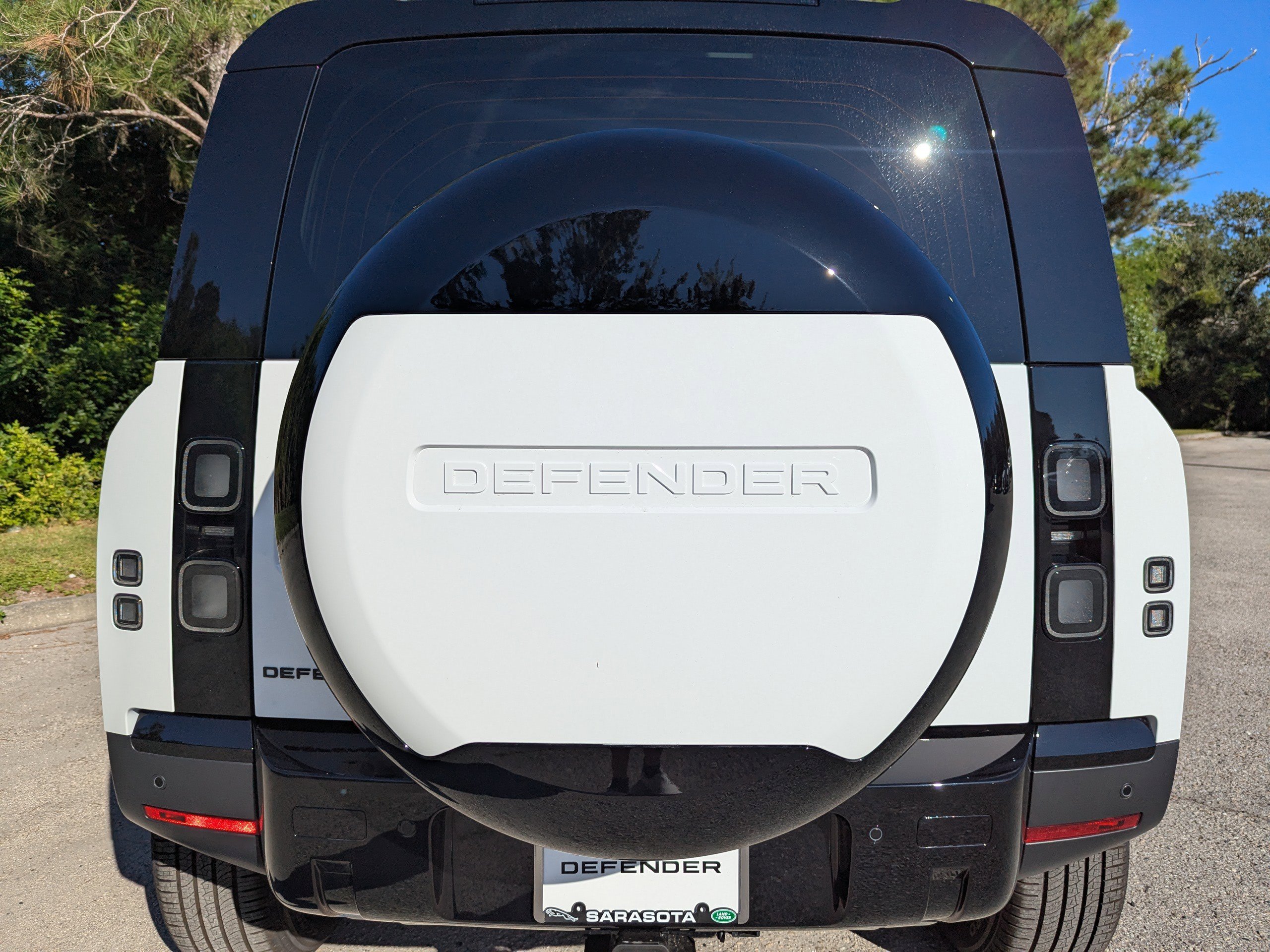 New 2026 Land Rover Defender 110 S image 13