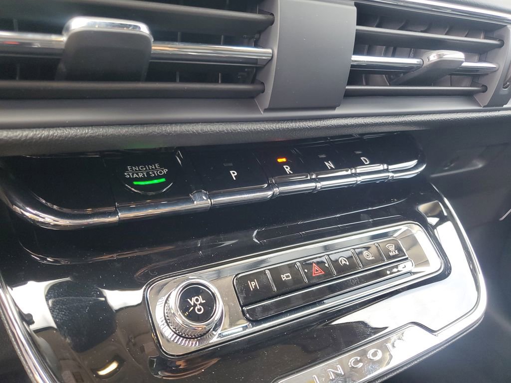 New 2025 Lincoln Corsair Reserve w/ Equipment Group 202A image 30