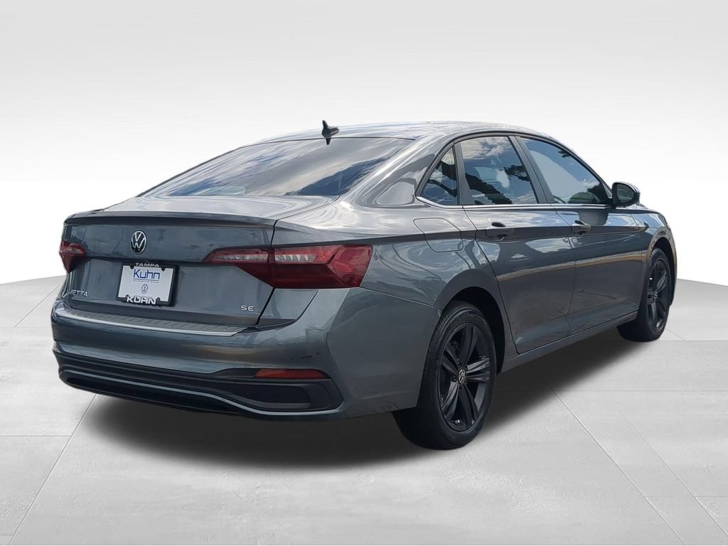 Used 2024 Volkswagen Jetta SE w/ Panoramic Sunroof Package FWD image 3