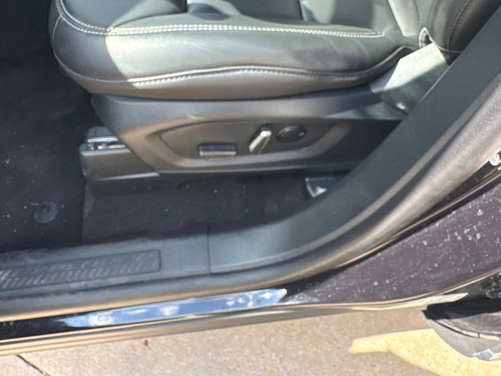 Used 2024 Ford Explorer XLT w/ Equipment Group 202A AWD/4WD image 13