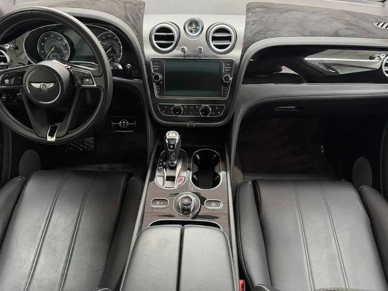 Used 2019 Bentley Bentayga AWD/4WD image 2