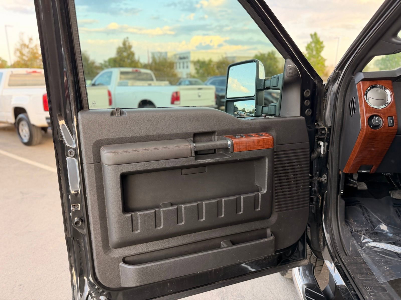 Used 2015 Ford F250 King Ranch w/ King Ranch w/Chrome Package image 25