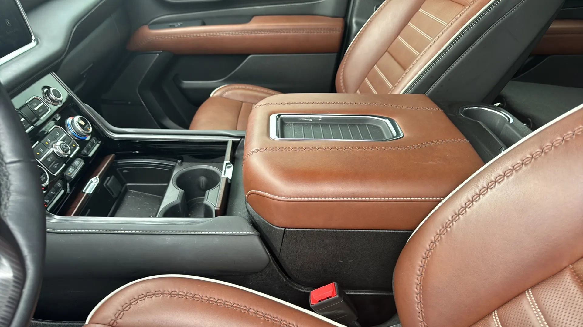 Used 2023 GMC Yukon Denali Ultimate image 11