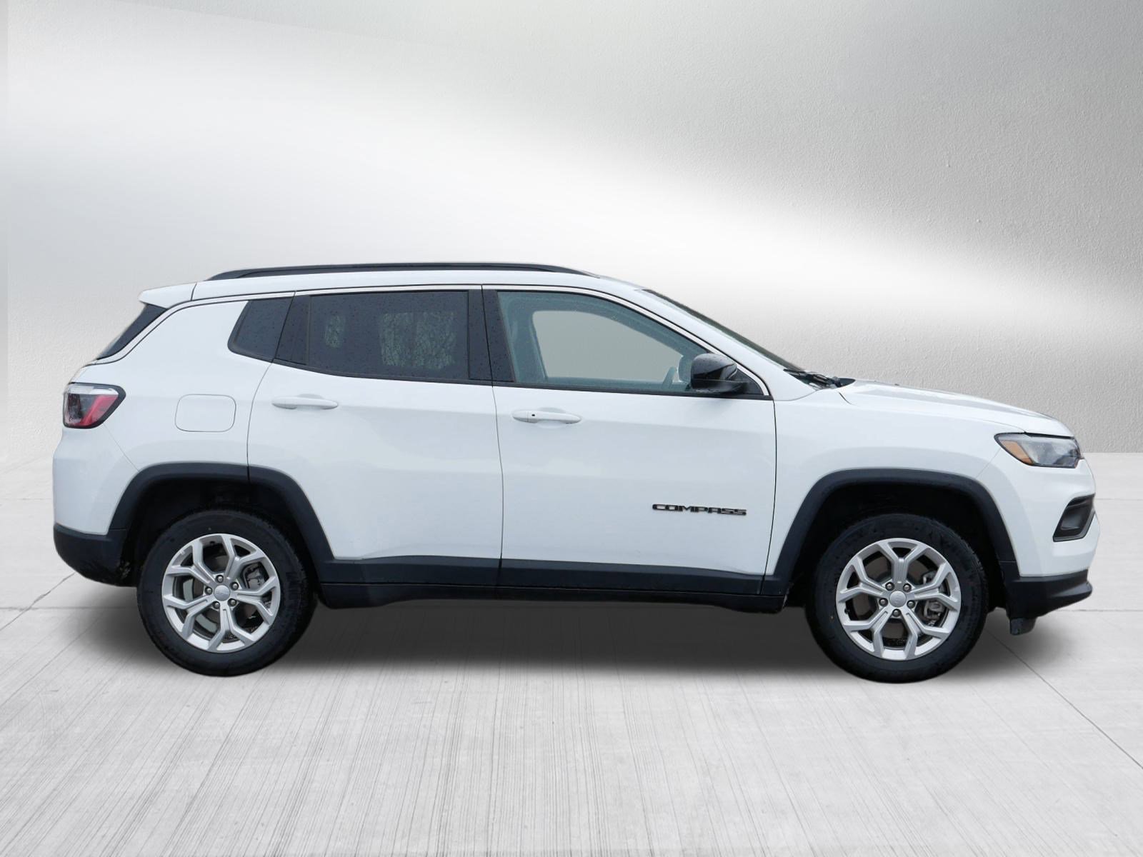 Certified 2024 Jeep Compass Latitude image 8