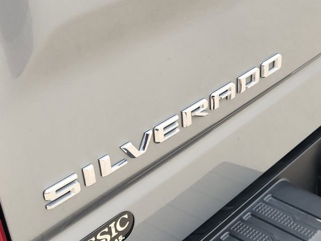Used 2024 Chevrolet Silverado 1500 LT Trail Boss w/ Convenience Package II AWD/4WD image 9