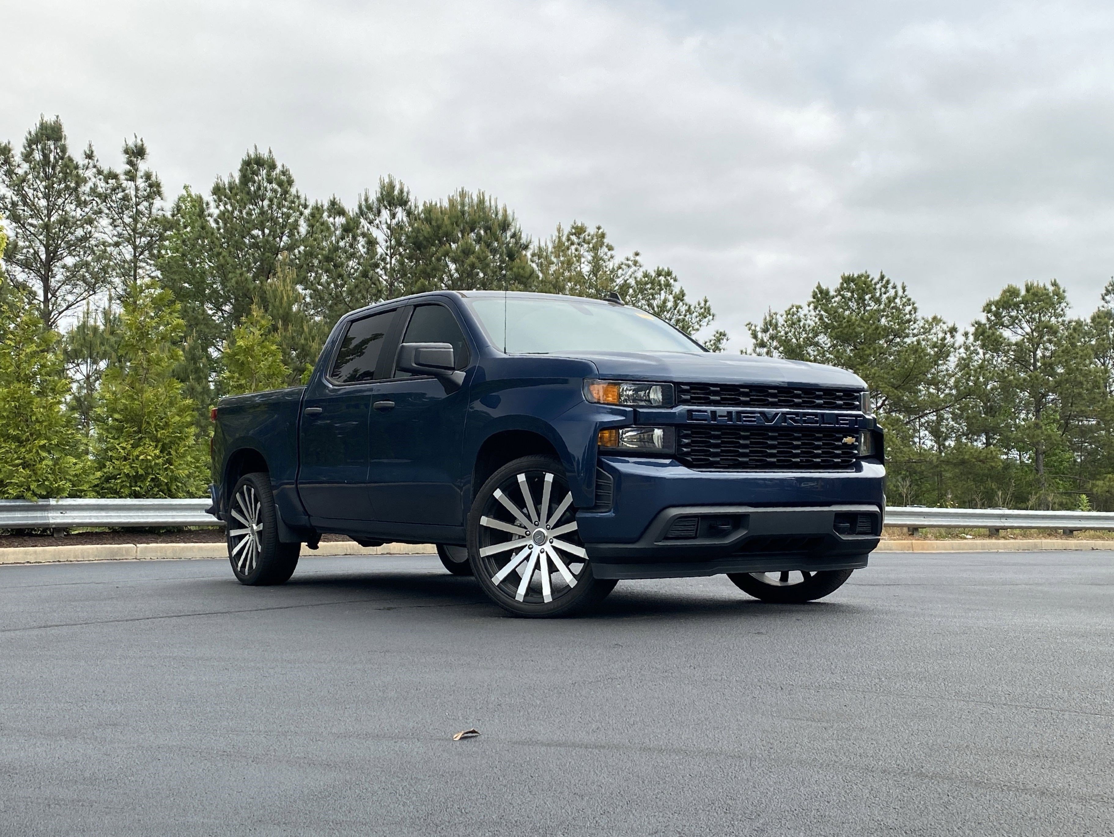 Used 2021 Chevrolet Silverado 1500 Custom RWD image 2