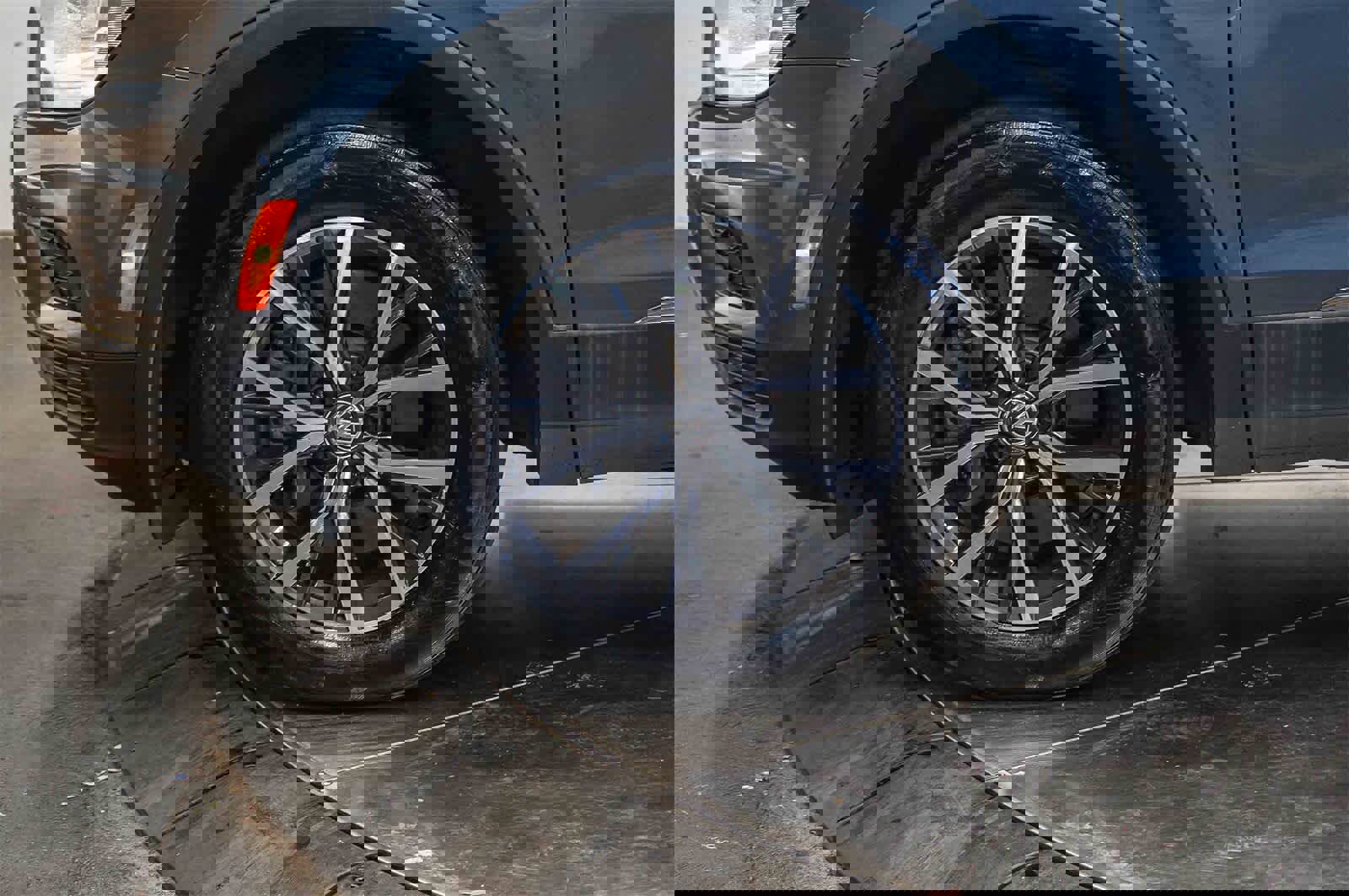 Used 2020 Volkswagen Tiguan SE image 9