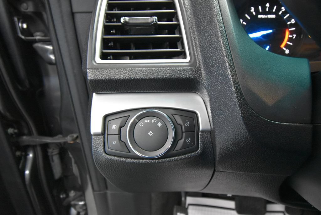 Used 2017 Ford Explorer XLT AWD/4WD image 9