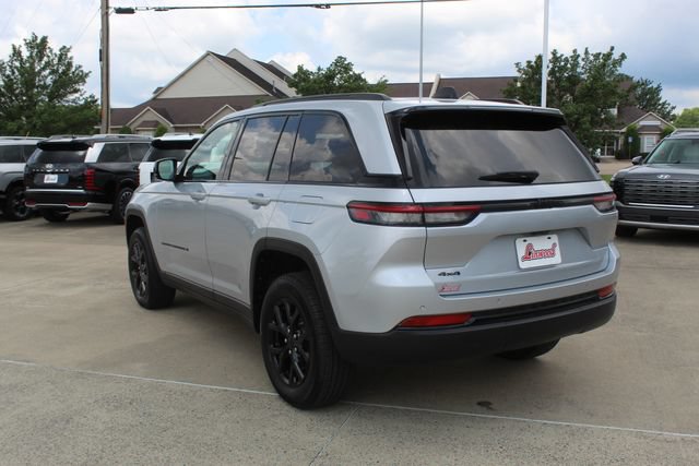 Used 2025 Jeep Grand Cherokee Altitude AWD/4WD image 4