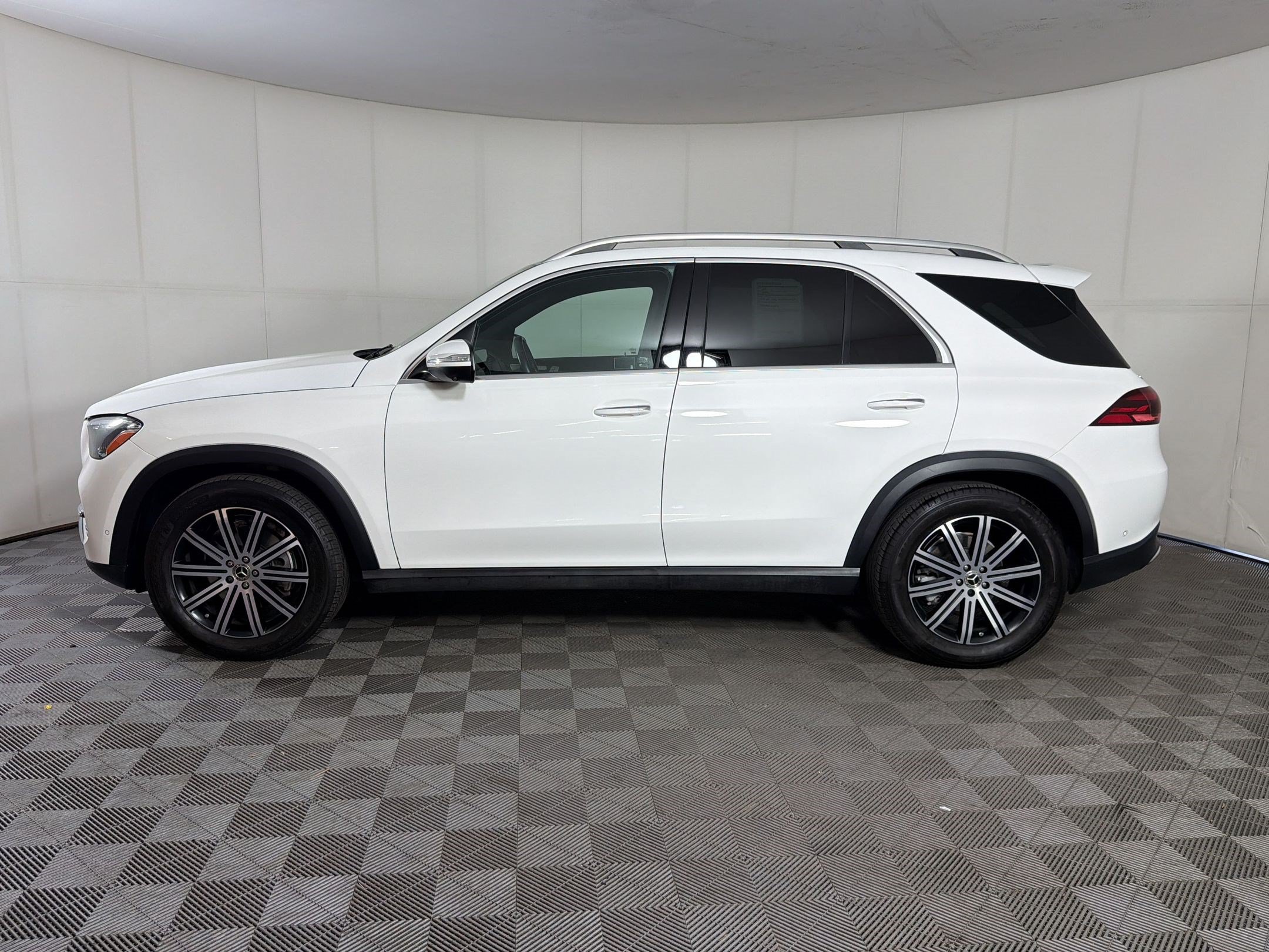 Used 2024 Mercedes-Benz GLE 350 4MATIC image 2