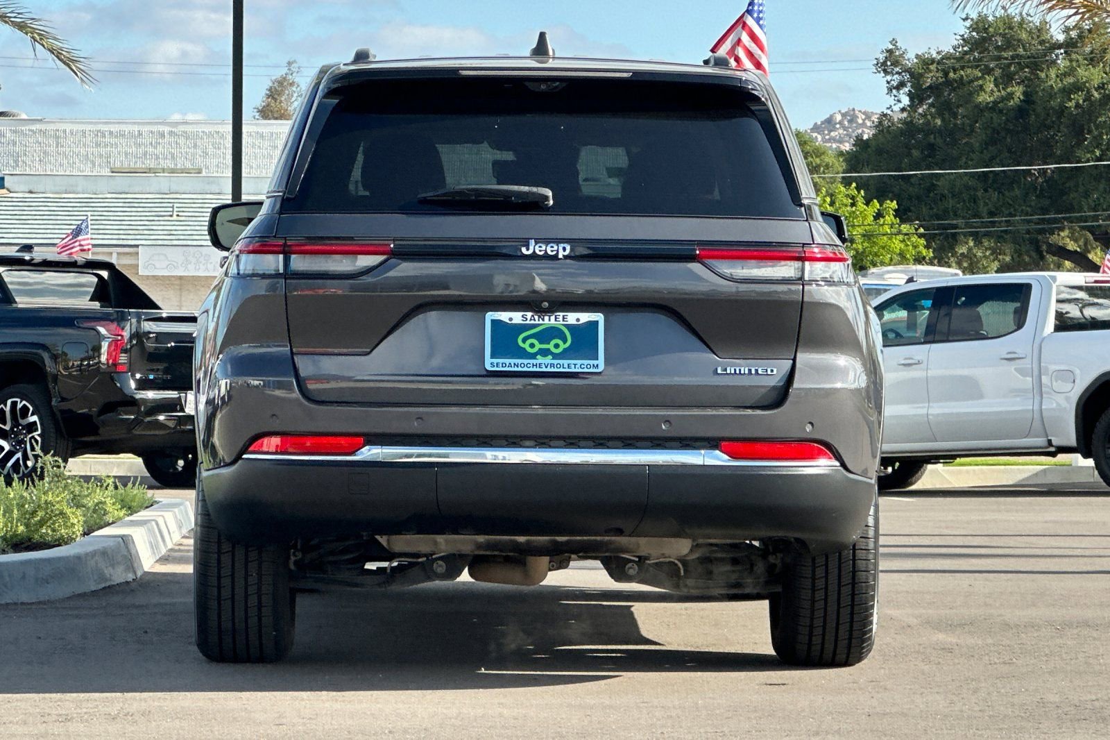 Used 2022 Jeep Grand Cherokee Limited w/ Luxury Tech Group II RWD image 5