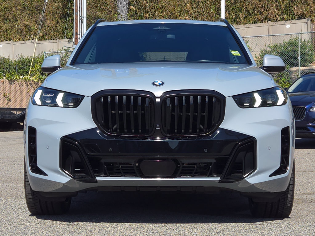 Used 2024 BMW X5 xDrive40i w/ M Sport Package AWD/4WD image 2