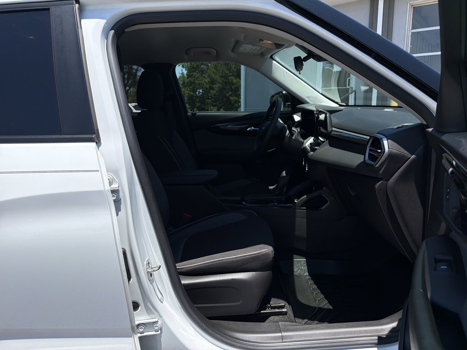 Used 2024 Chevrolet TrailBlazer LS w/ LS Convenience Package FWD image 32