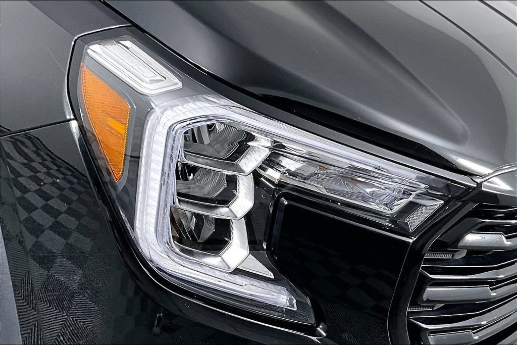 Used 2024 GMC Terrain SLE w/ Driver Convenience Package FWD image 29