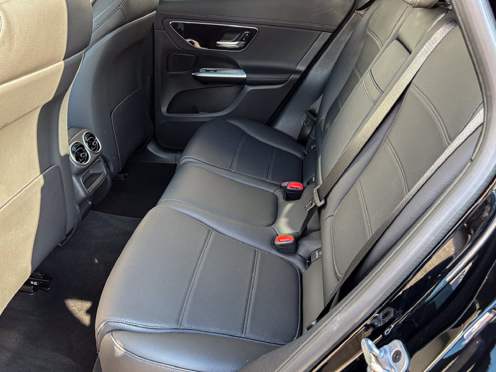 Used 2024 Mercedes-Benz GLC 300 4MATIC image 40