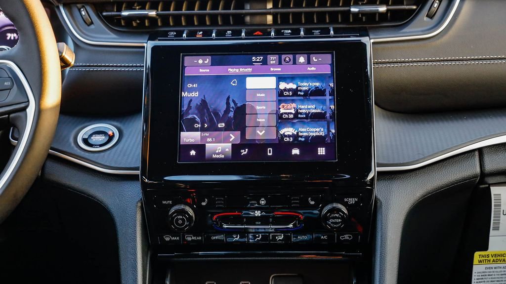 New 2025 Jeep Grand Cherokee Altitude image 15