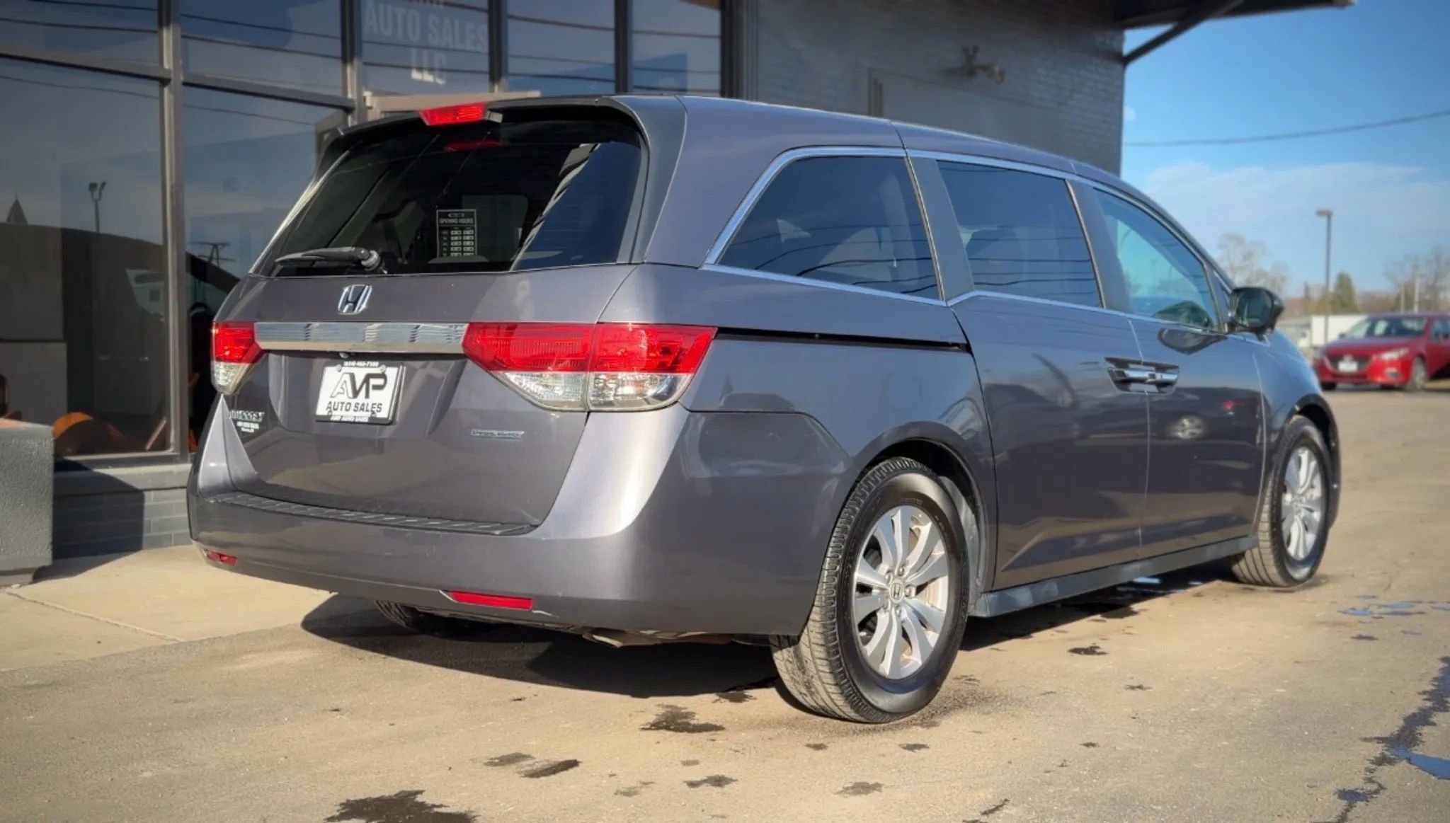 Used 2016 Honda Odyssey SE image 2