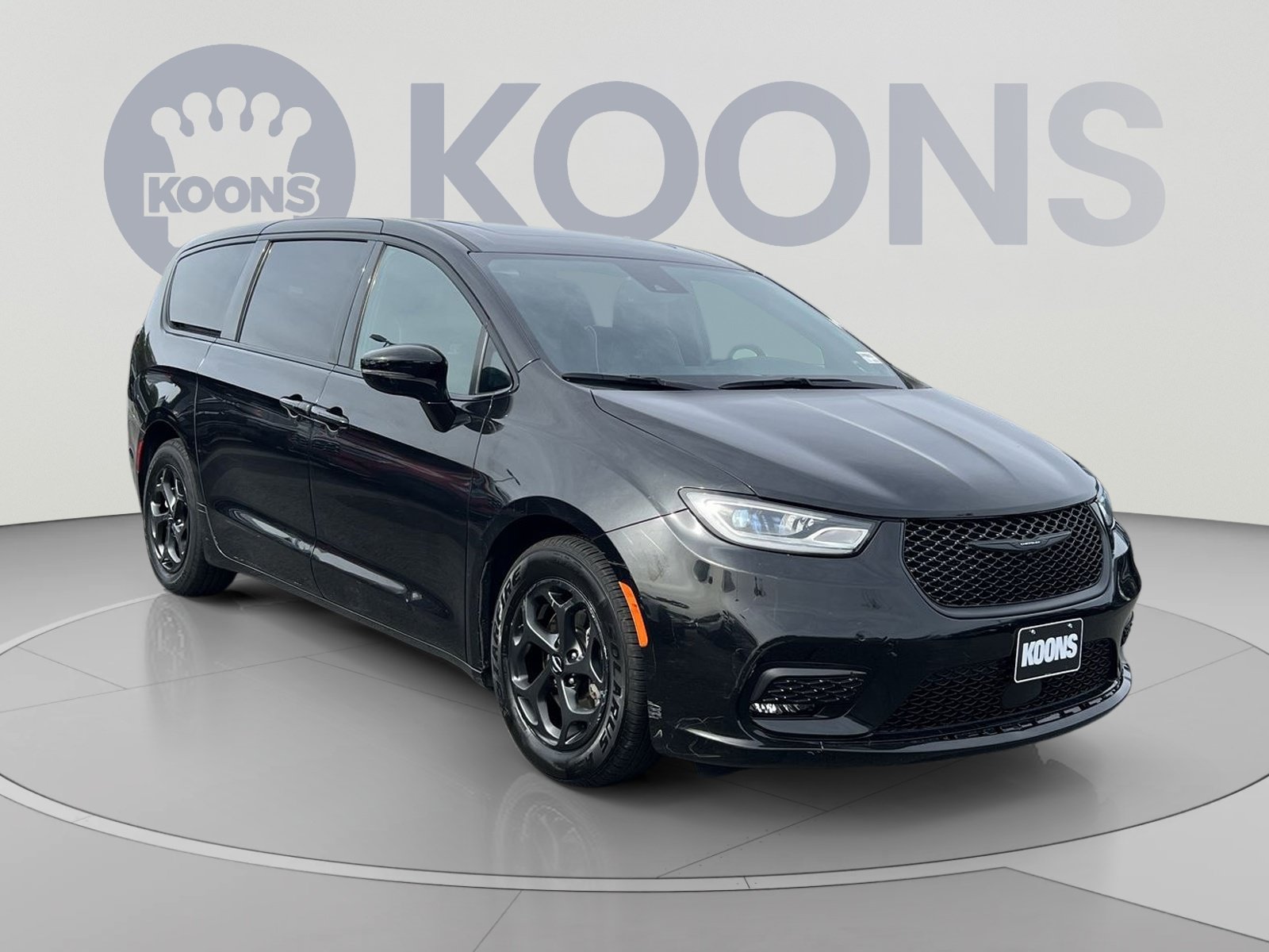 Used 2023 Chrysler Pacifica Limited w/ S Appearance Package FWD image 2