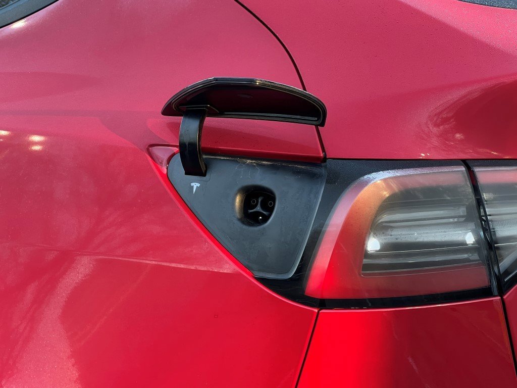 Used 2023 Tesla Model Y Long Range image 32