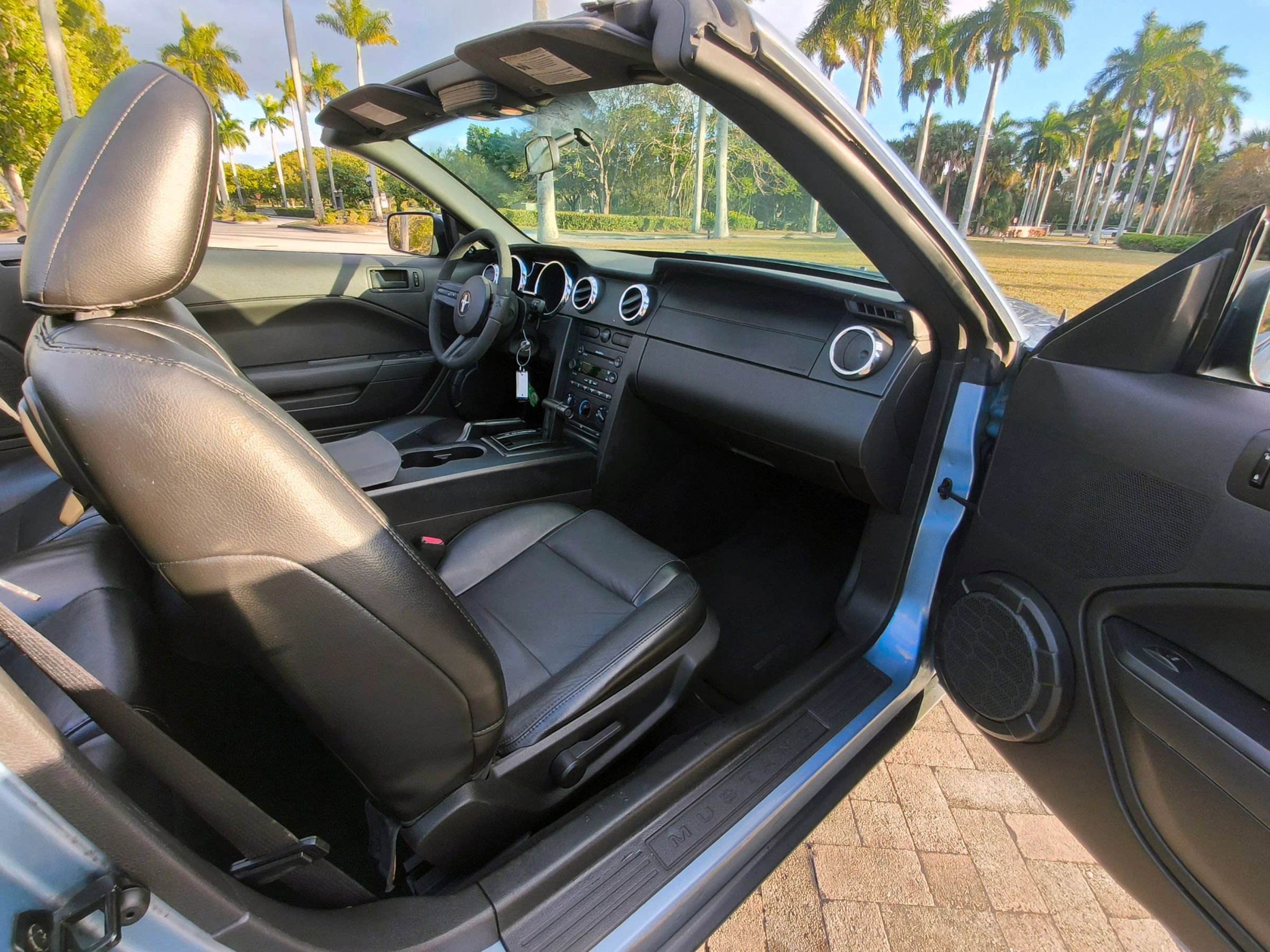 Used 2007 Ford Mustang Deluxe Convertible image 14