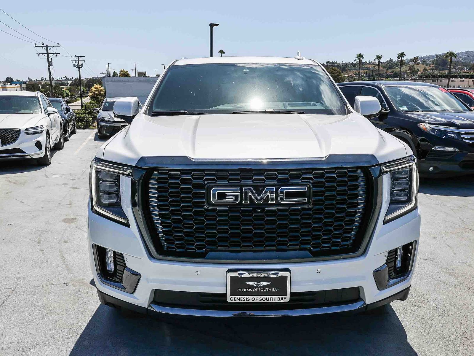 Used 2023 GMC Yukon XL Denali Ultimate AWD/4WD image 2