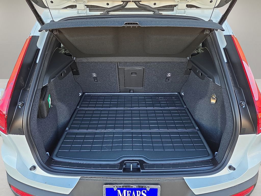 New 2026 Volvo XC40 B5 Plus w/ Protection Package Premier AWD/4WD image 13