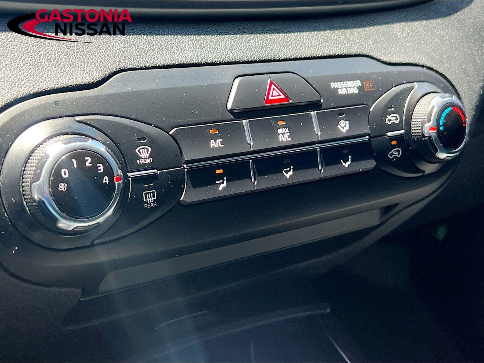 Used 2020 Kia Sorento L FWD image 19