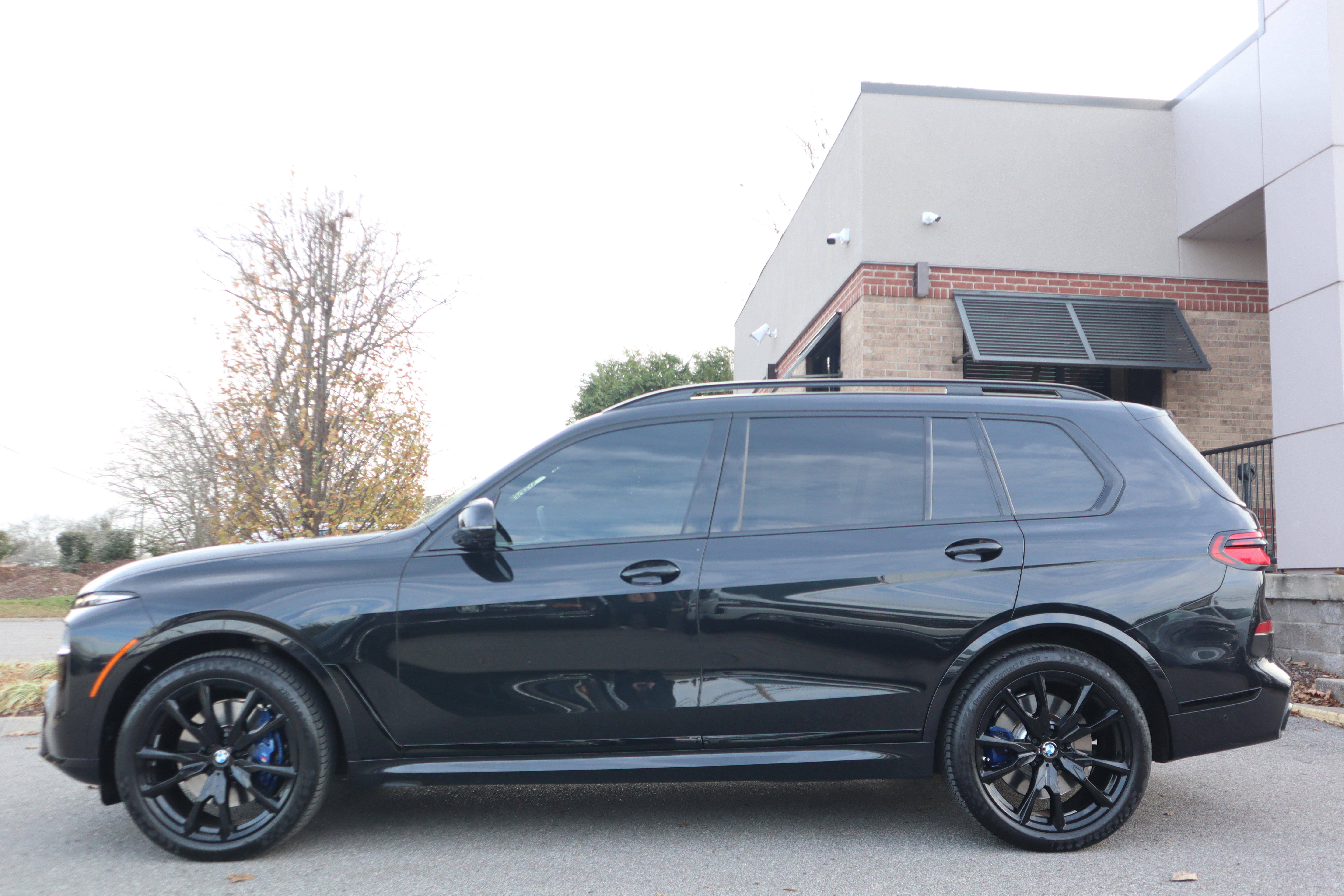 Used 2023 BMW X7 M60i w/ Executive Package image 10