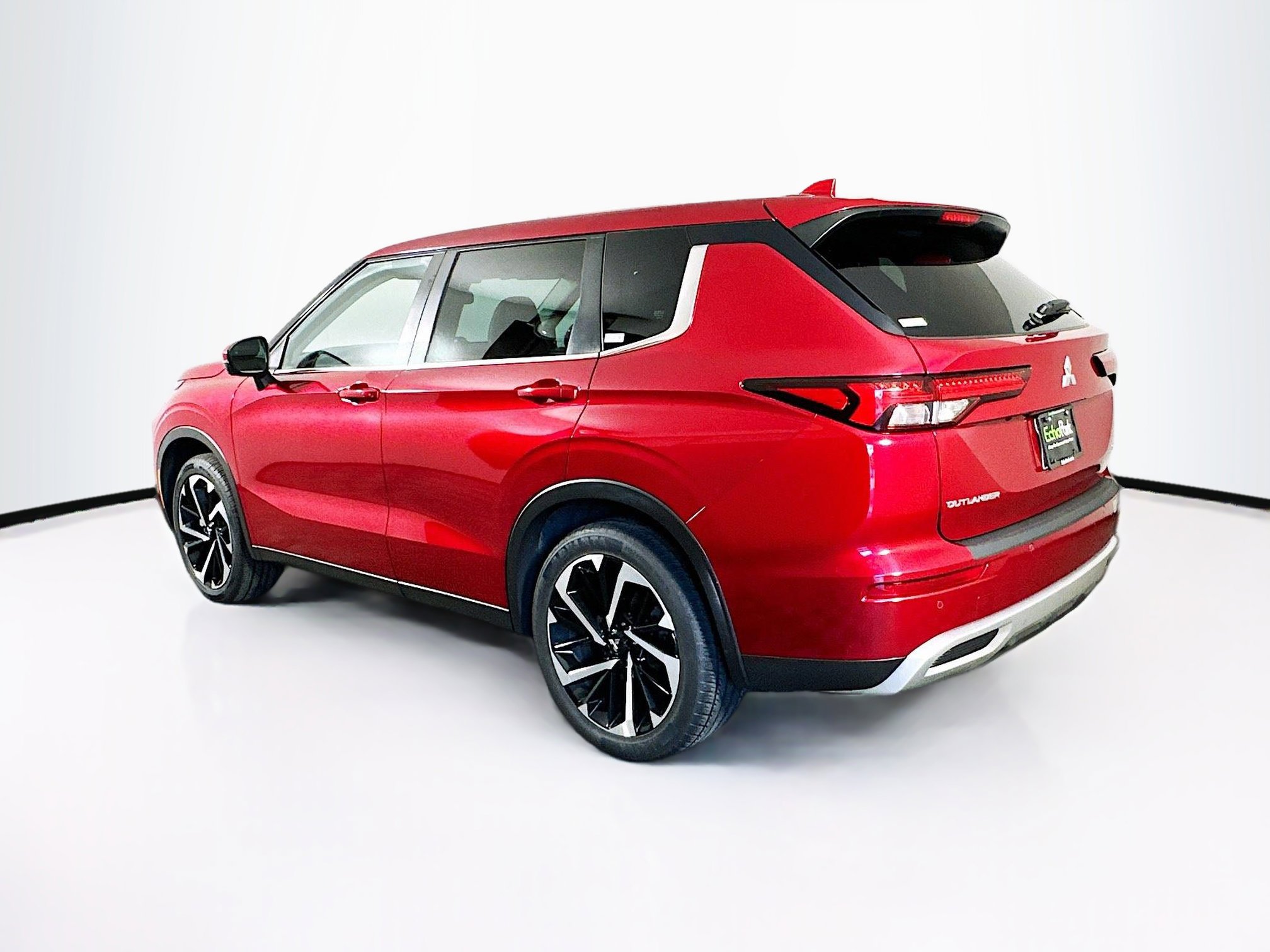 Used 2023 Mitsubishi Outlander SE image 5