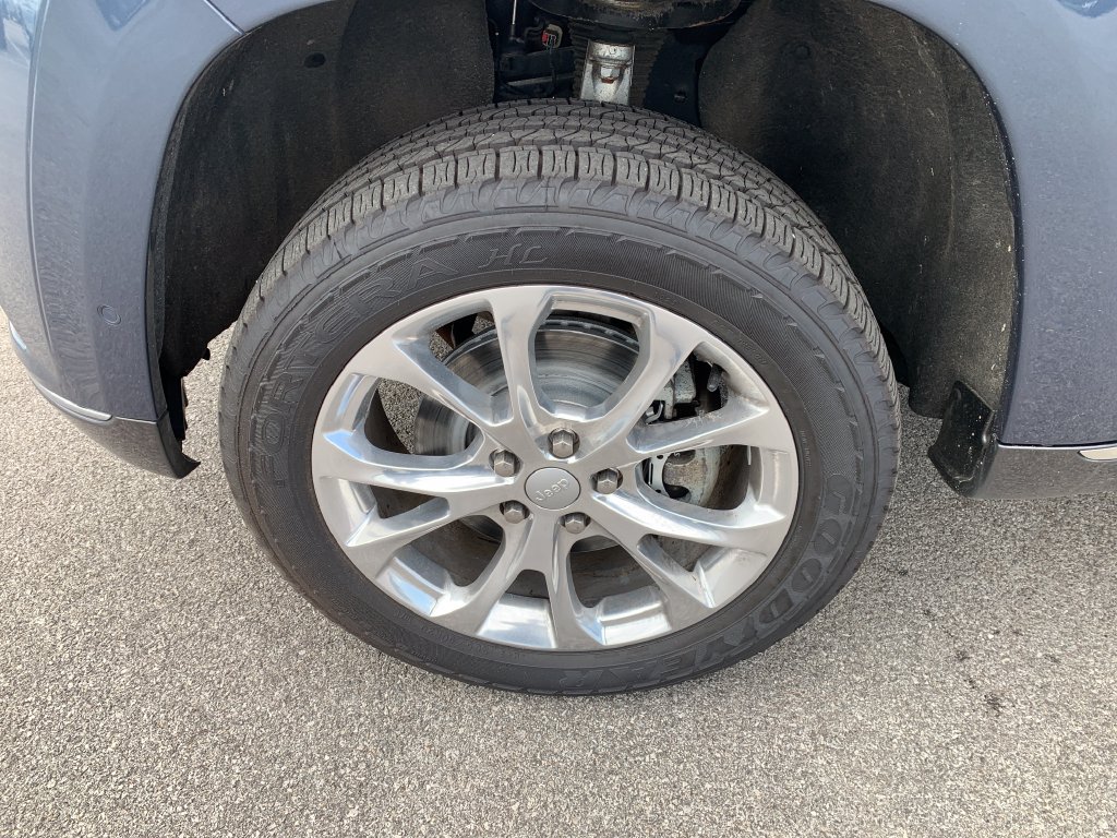 Used 2021 Jeep Grand Cherokee Summit AWD/4WD image 2