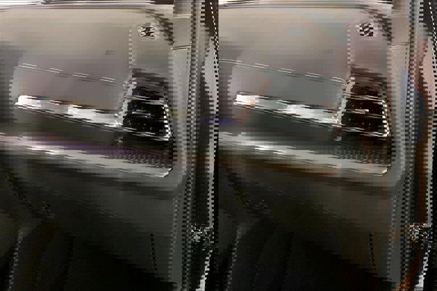 Used 2025 Chevrolet Traverse LT image 16