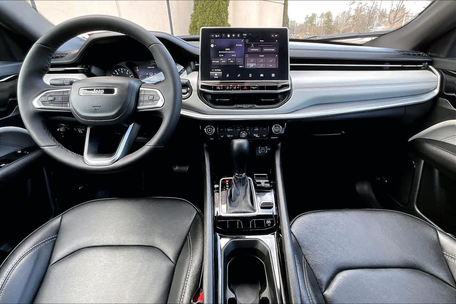 Used 2025 Jeep Compass Limited w/ Sun & Sound Group image 16
